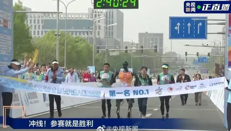 影/機器人跑半馬今北京登場　奪冠選手有「結實大長腿」