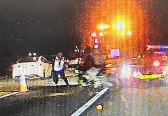 影/「遮牌重機」上國1亂飆48公里、衝撞員警遭移送　罰近20萬