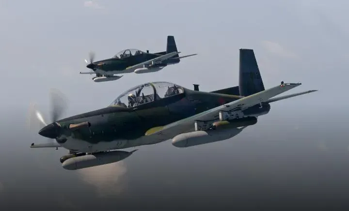 南韓空軍再出包！疑「誤觸投放鈕」　機炮吊艙、油箱從天降