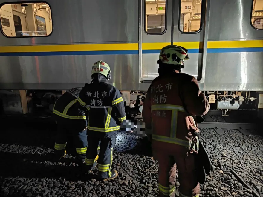 影/腳斷肢剩皮肉相連！板橋車站男子落軌　近距離慘烈直擊