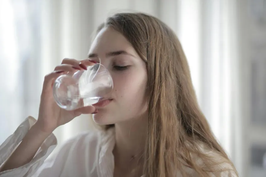 水的黃金攝取公式出爐！　研究：「餐前飲水」可降血糖