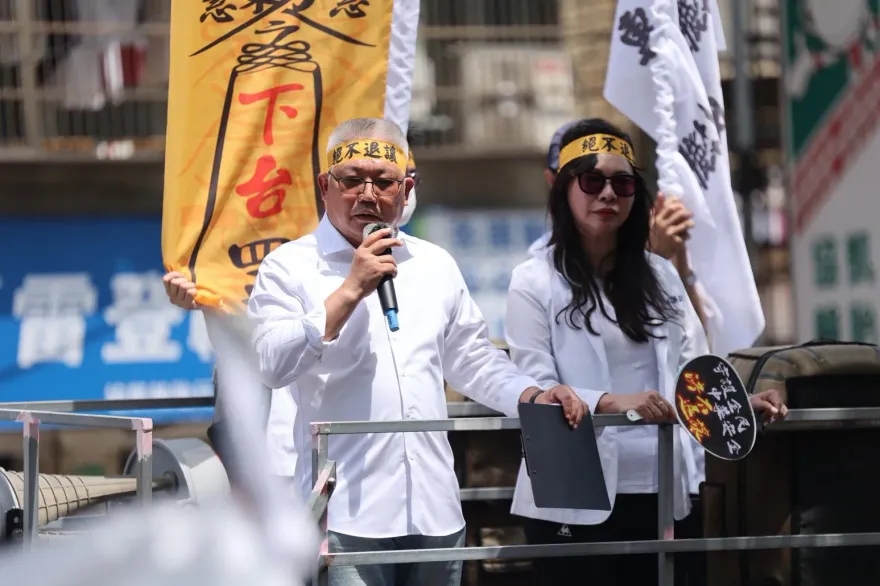 無照也能賣中藥？ 藥師上街怒批衛福部掏空專業門檻