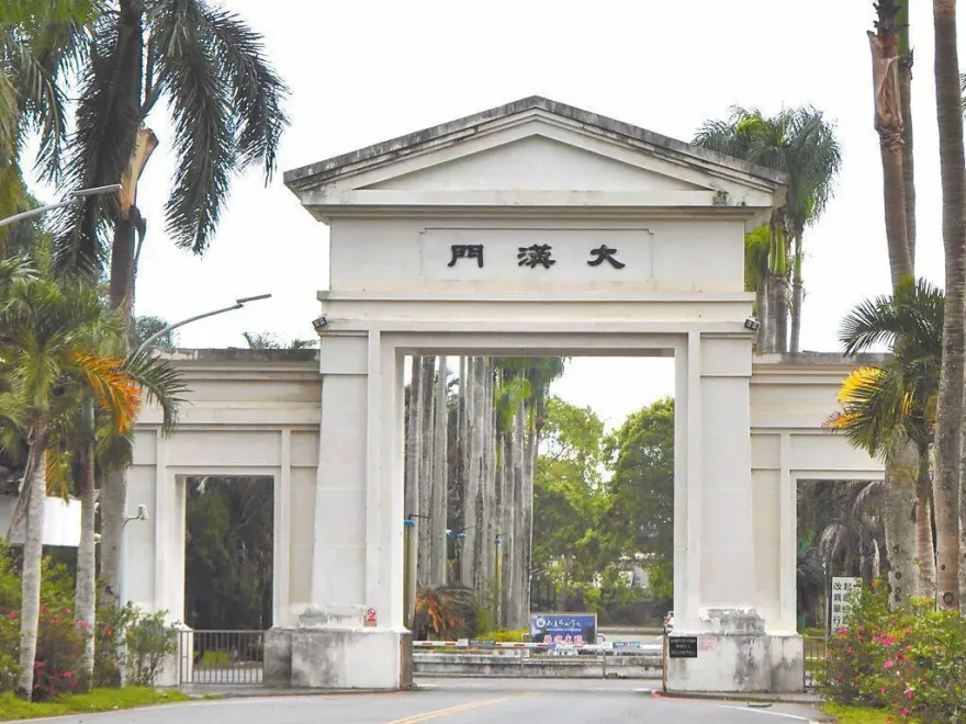 又一私大熄燈！「全盛7000人僅剩200人」老師上課一半才知失業