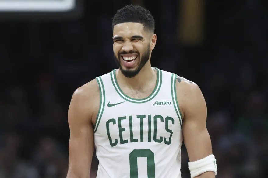 NBA/衛冕軍傷兵潮來襲！塔圖姆恐難打G3　大鎖哈勒戴也受傷