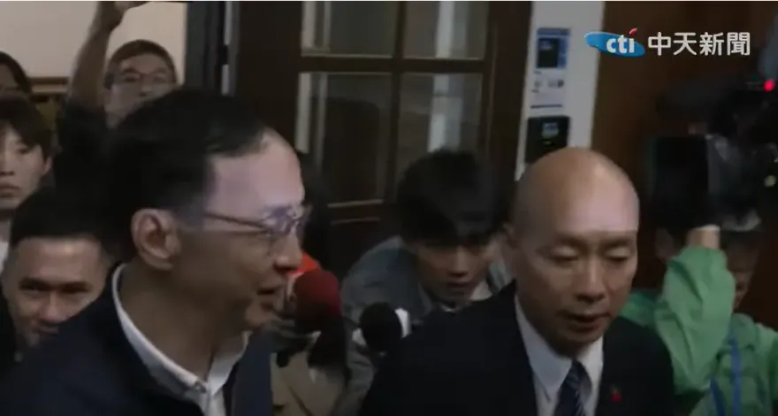 影/同框韓國瑜一起426戰獨裁！朱立倫轟民進黨：台灣民主之恥