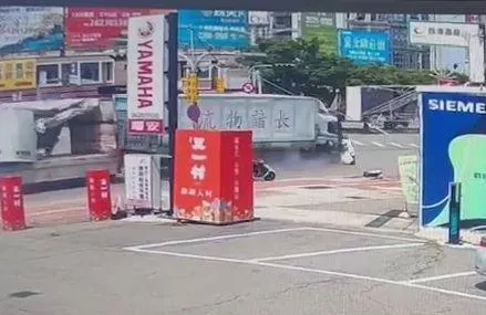 影/台中向上路「22車300米大追撞」　初判曳引車煞車失靈