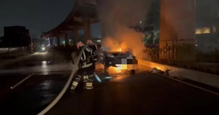點燈祈福前一夜出事！　桃園新闢道路驚見「火燒車焦屍」