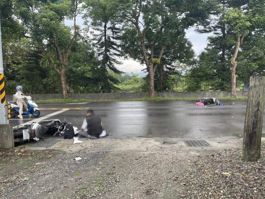 影/三星2機車路口對撞「阿嬤噴飛」！　無生命跡象急送醫