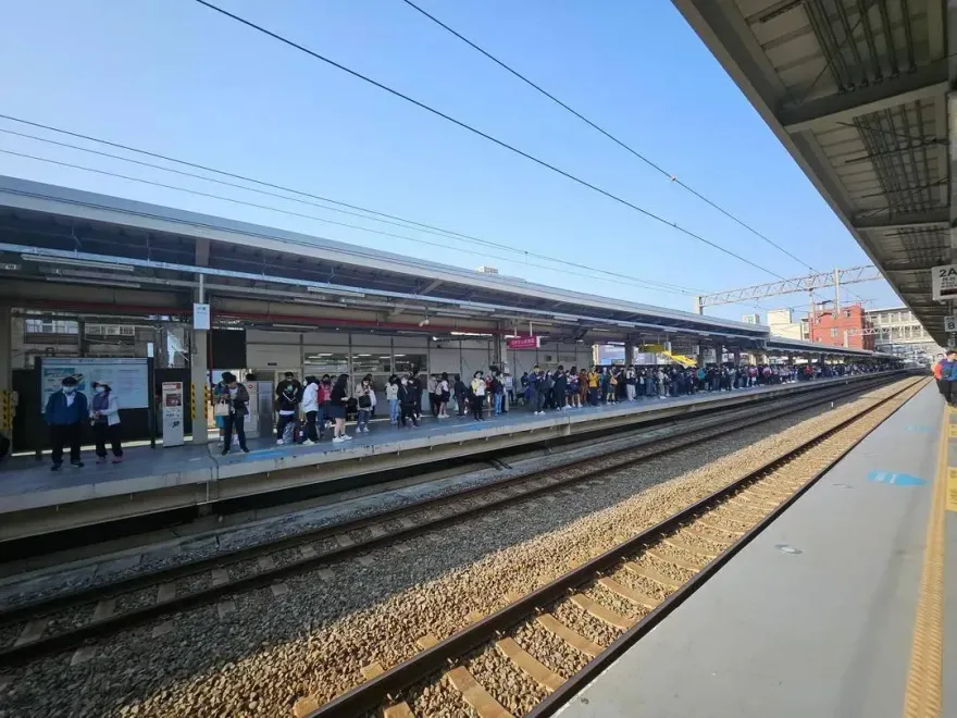 影/相關影片曝！台鐵清晨「死傷事故」　桃園─內壢列車受影響