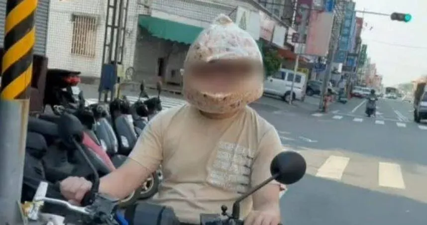 大熱天！台南搞怪男戴「沙琪瑪」安全帽去買手搖　警罰500