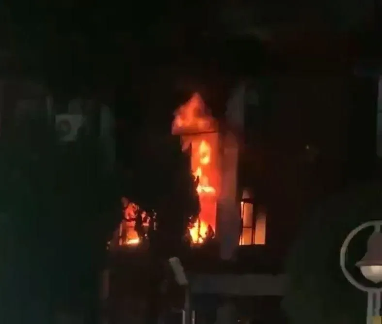 影/狂燃影片曝！台中后里分駐所大火　4員警急逃
