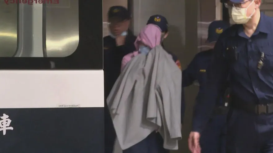 才哭訴對不起！剴剴保母今否認推撞牆　法官：那認什麼罪？