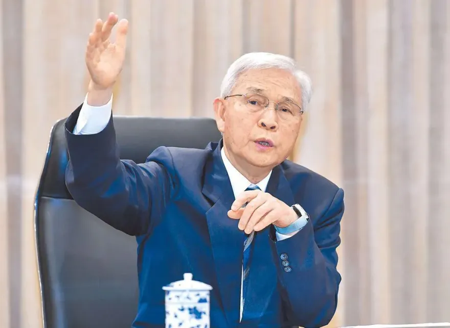 新台幣失控狂飆！楊金龍1句話認了央行動作慢？