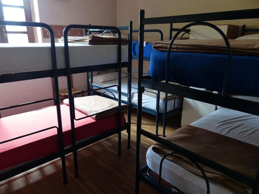 40歲陸女住青旅遇「年齡歧視」　同房人趕她走：有老人味
