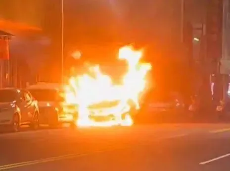 影/台南嚴重6車火警！「計程車突爆燃」巨型火球畫面曝