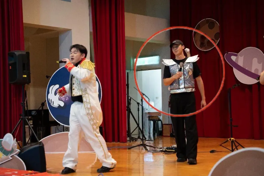 兩樣情！許光漢替代役頒獎典禮「台上發光發熱」　王大陸淪觀眾