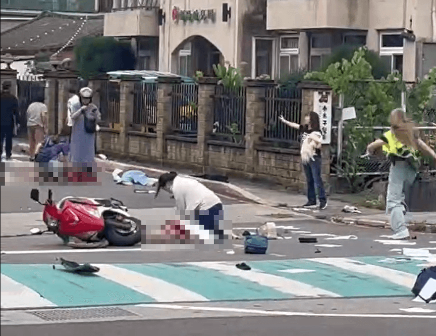 影/搶命！三峽多名學童遭車輛撞倒　民眾急求救：誰會CPR？