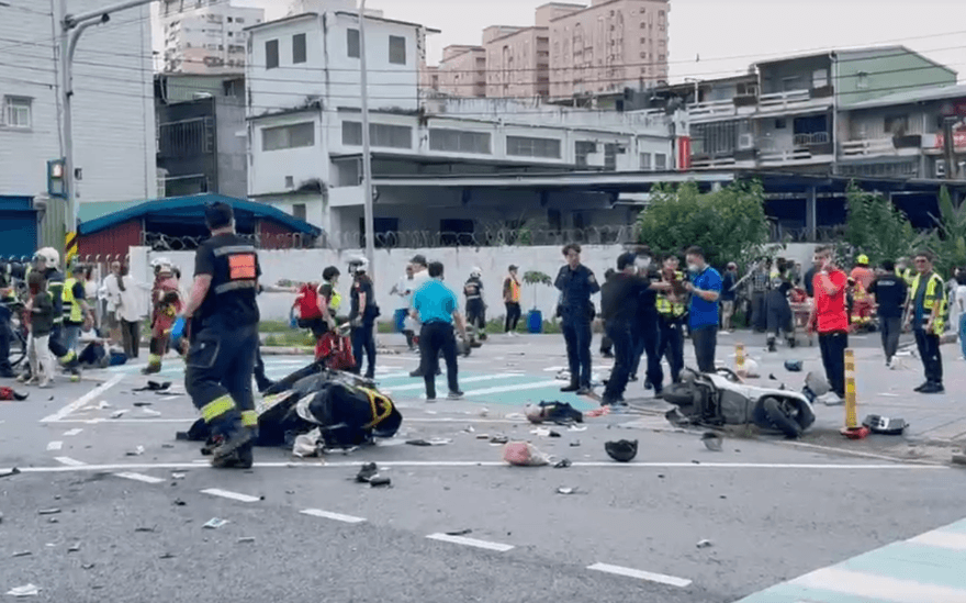 母子捲入三峽死亡車禍！　她「石膏包手」憶：好像在飆車