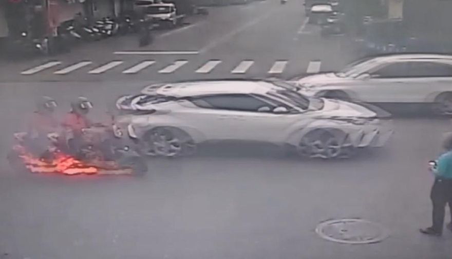 影/花蓮少年騎微電車突變「風火輪」　路人直擊看傻