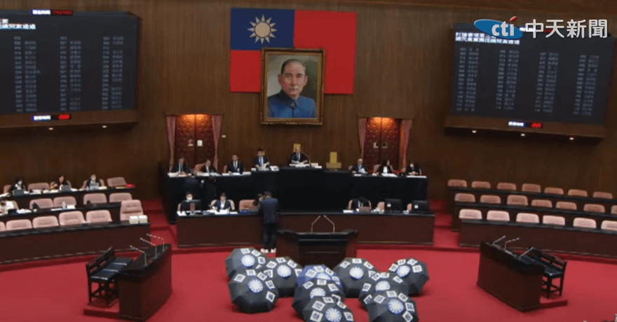 立法院延會至7/31！藍白挾人數優勢表決通過