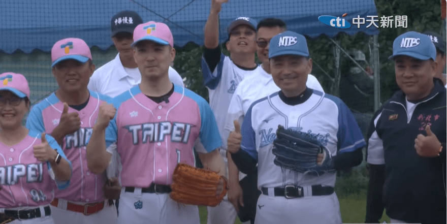 蔣萬安觸殺侯友宜！世壯運慢速壘球對決　台北9比3贏了