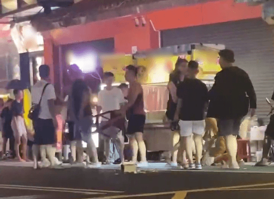 墾丁大街熟女喝醉「飛踹孕婦」爆衝突　6人「難分難捨」全被捕