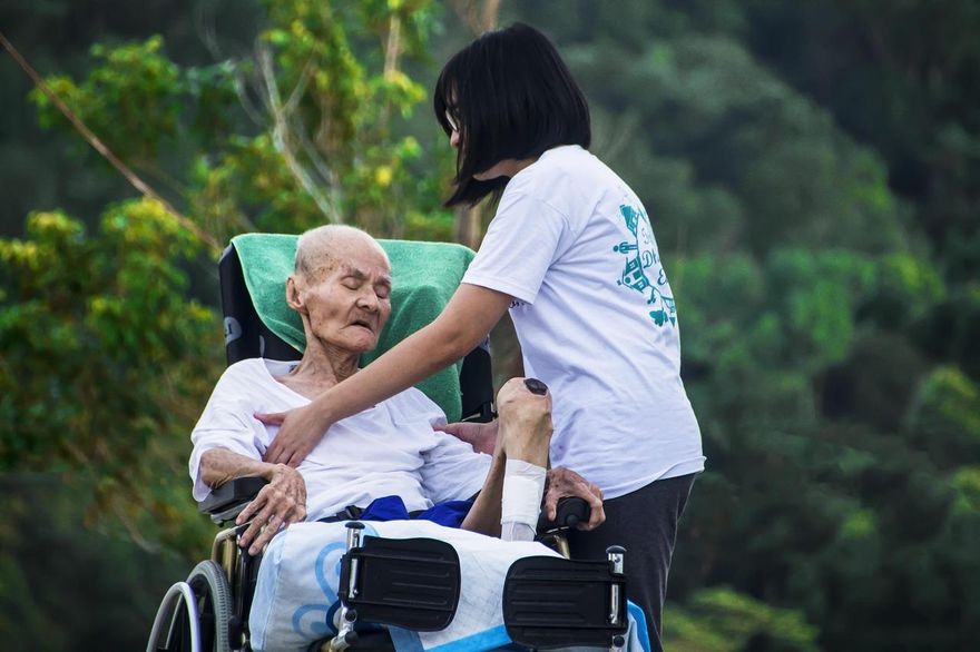 逾80歲免評申請外籍看護　7月底上路