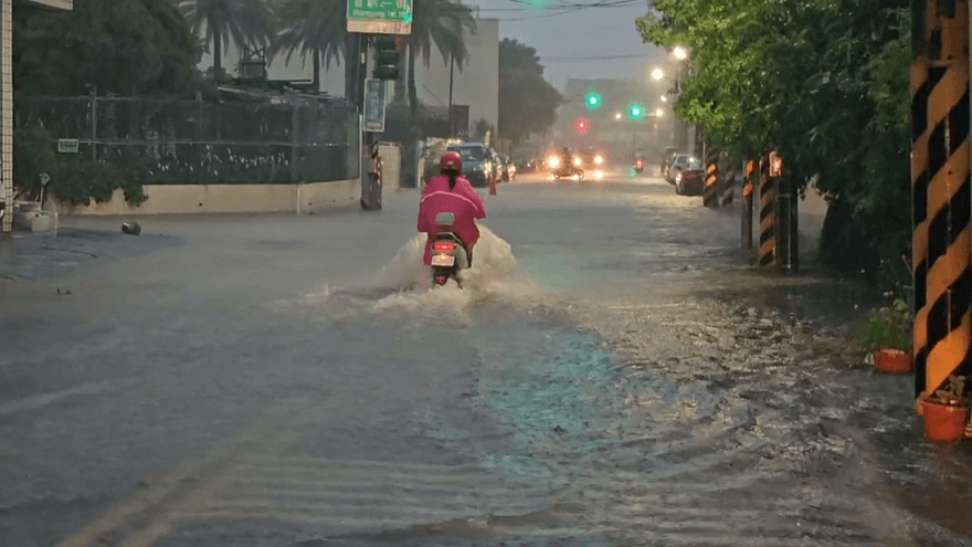 12縣市大雨狂炸！平地、山區全警戒　5縣市注意雷雨