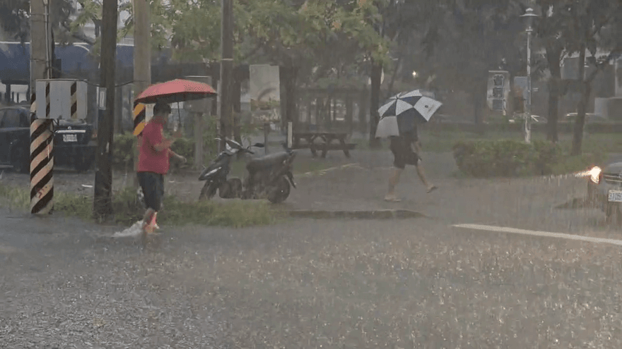 大雷雨轟4地！12縣市大雨特報　一路炸到晚上