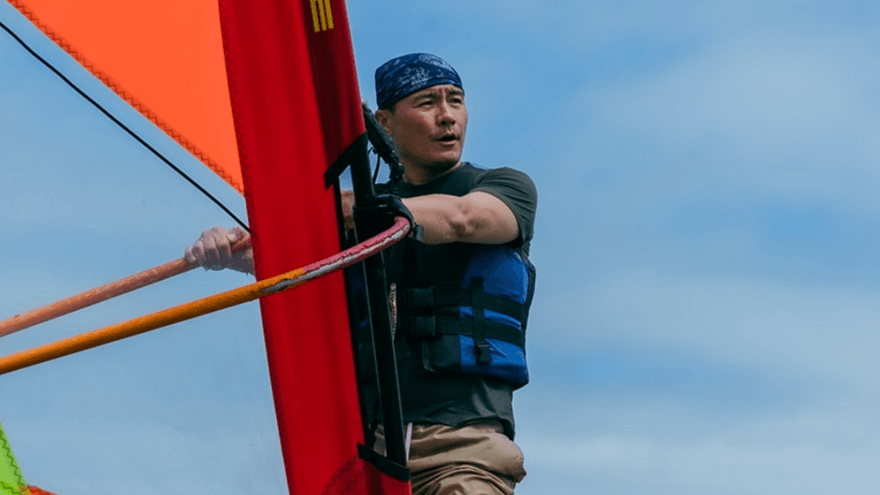落水50次！李銘順、李銘忠澎湖挑戰風帆　自嘲：年紀大了很喘
