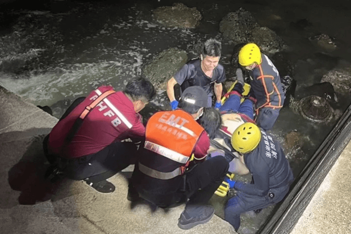 有人漂在水上？澎湖碼頭溺水事故　她救上岸送醫仍救不回
