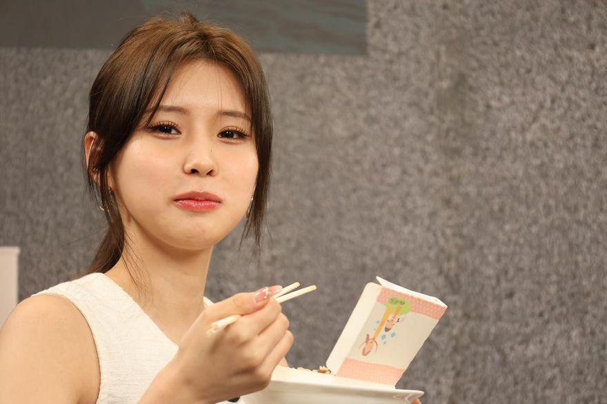 專訪/全「糖」恩菲吃滷肉飯停不下來　初嘗青草茶一臉崩潰