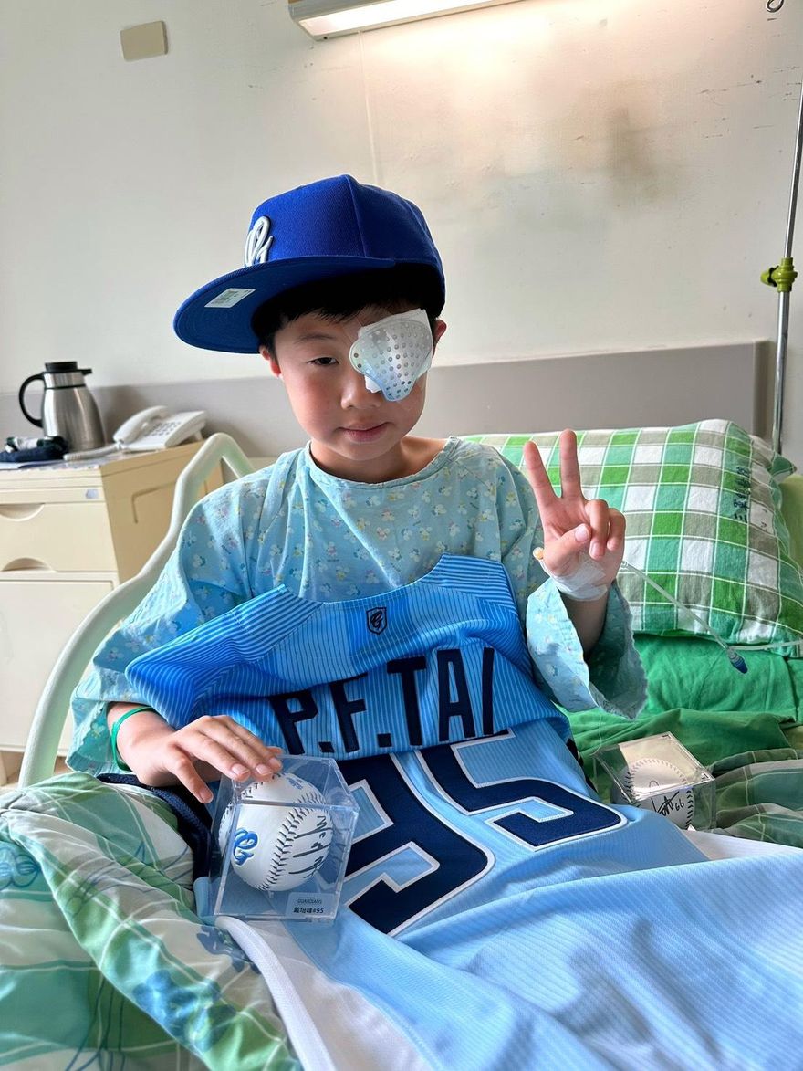 中職/小球迷遭界外球擊傷！聯盟球團出醫藥費　悍將贈全隊簽名球棒
