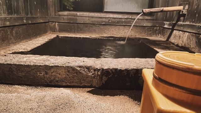泡溫泉後視力模糊？醫示警：恐為「微孢子蟲」感染