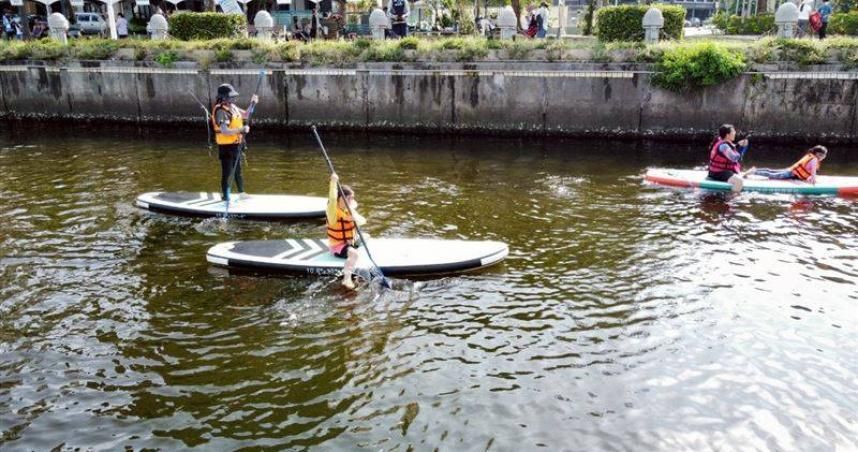 愛河SUP活動亂丟垃圾遭勸阻　家長竟嗆：你們就是小氣