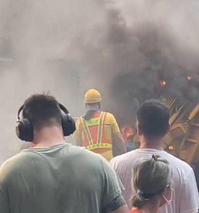 北市內湖驚見垃圾車爆炸！疑把鞭炮當垃圾丟「險變炸寒單」