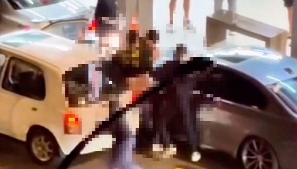 影/當街擄人片！新北中和街頭抓走　警逮3煞救肉票「起出刀械」