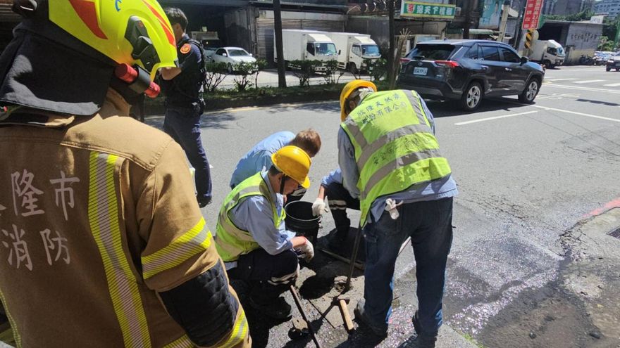 影/中壓管漏！基隆大武崙派出所旁「瓦斯外洩」影響99戶　搶修中