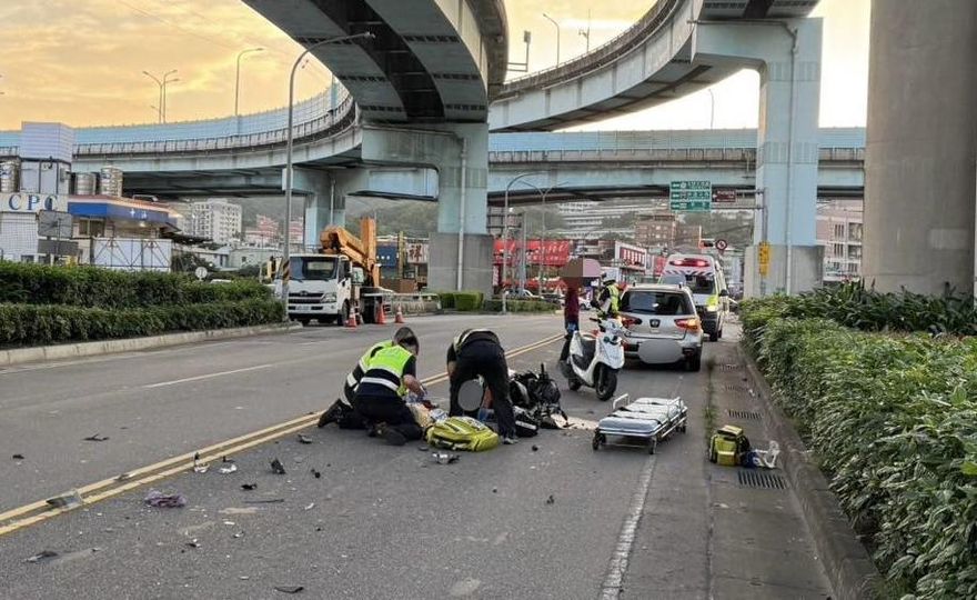 影/蘆洲機車逆向對撞自小客　騎士命危送醫不治