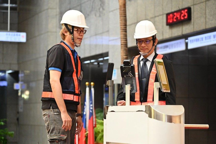 北市勞動局表揚安全獎得主　副市長親身體驗智慧職安系統