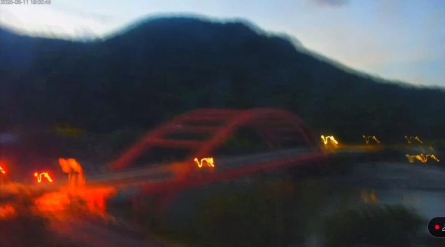 影/花蓮6.4地震太驚人！長虹橋「鏡頭君」狂抖　網嚇：搖很大