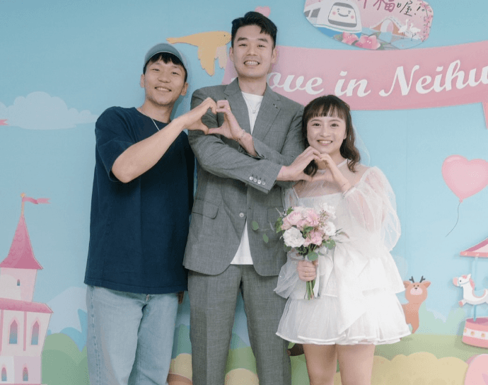 王齊麟結婚「李洋緊貼比愛心」　網一看笑翻：真CP！