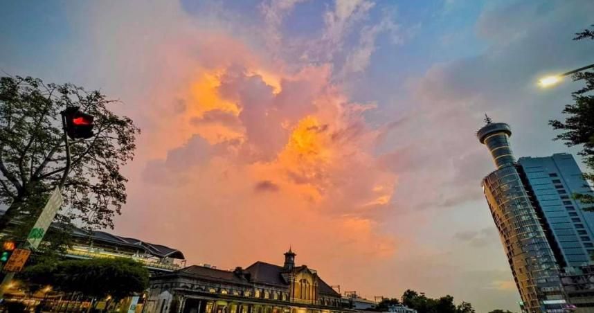 火燒雲染紅台中天空！10分鐘後爆地震　網嚇：想起921