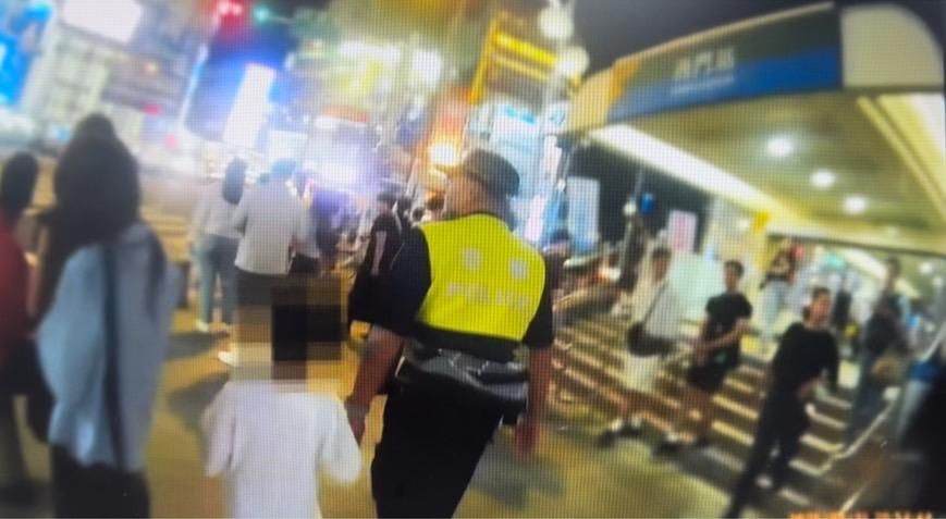 影/北捷男童誤認路人是爸走失慘哭　暖警牽緊手速助團圓