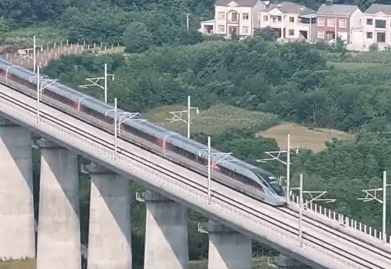 影/全球最快高鐵！CR450湖北試跑　最快明年投用