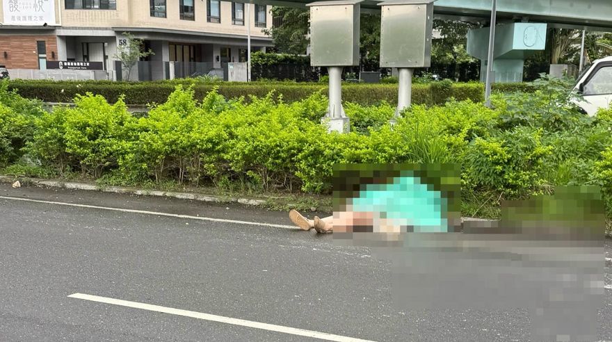 土城曳引車擦撞機車　女騎士遭輾爆頭當場死亡