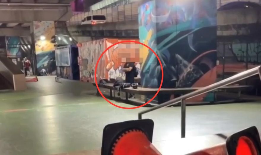 影/北市男滑板場下手行竊　當場走抓包扭送法辦