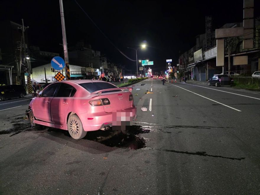 影/人噴飛15米遠慘死！湖內機車撞轎車　擋風玻璃成蜘蛛網狀