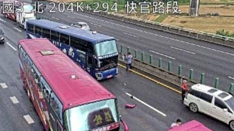 國3快官段驚悚車禍！11車連環追撞　大小車全撞一團