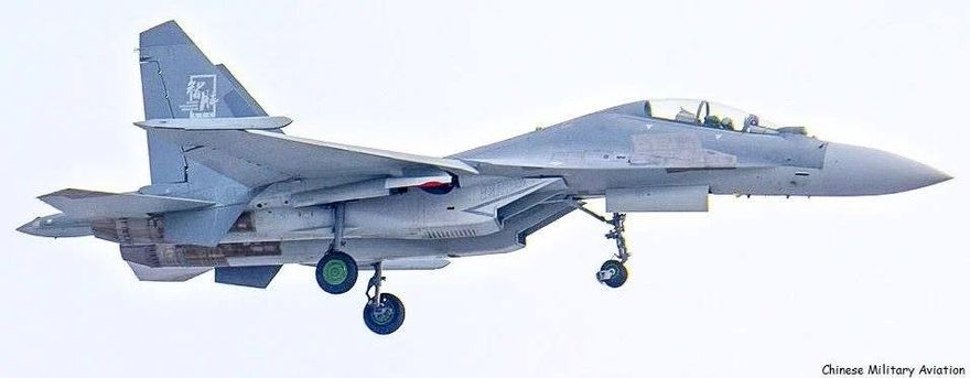 「AI版」殲-16戰機來了？陸網熱議：好像科幻電影